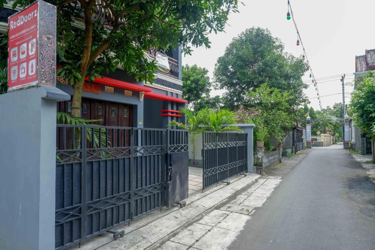 Reddoorz Syariah Near Monumen Jogja Kembali Kejayan Exterior foto