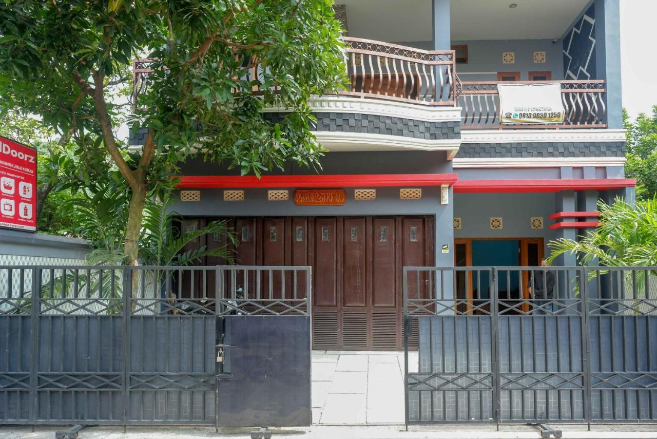 Reddoorz Syariah Near Monumen Jogja Kembali Kejayan Exterior foto